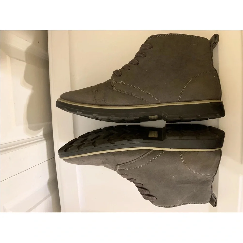 Carbon Men's‎ Sz 11 Gray Chukka Boots faux suede